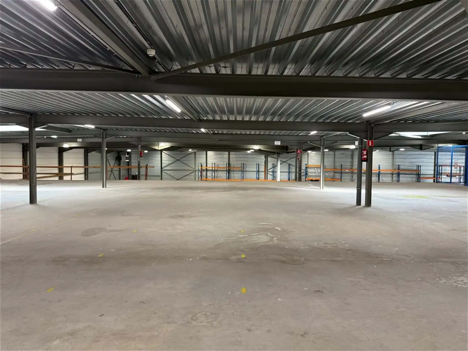 Polyvalent bedrijfsgebouw foto 6