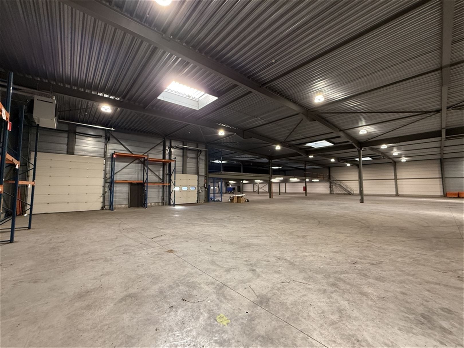 Polyvalent bedrijfsgebouw foto 6