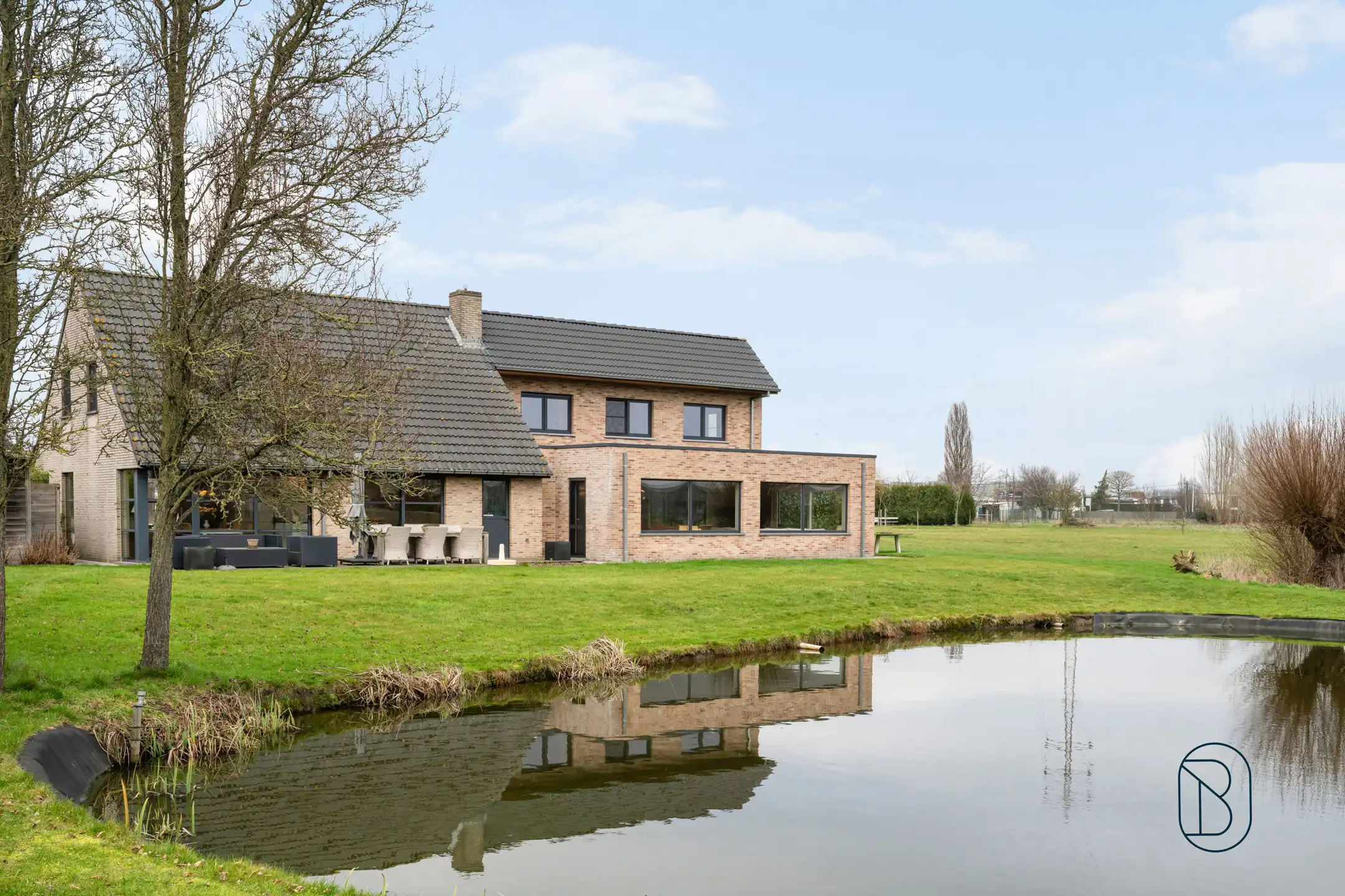 Prachtige eigendom met 2 wooneenheden op 6339m2!  foto {{pictureIndex}}