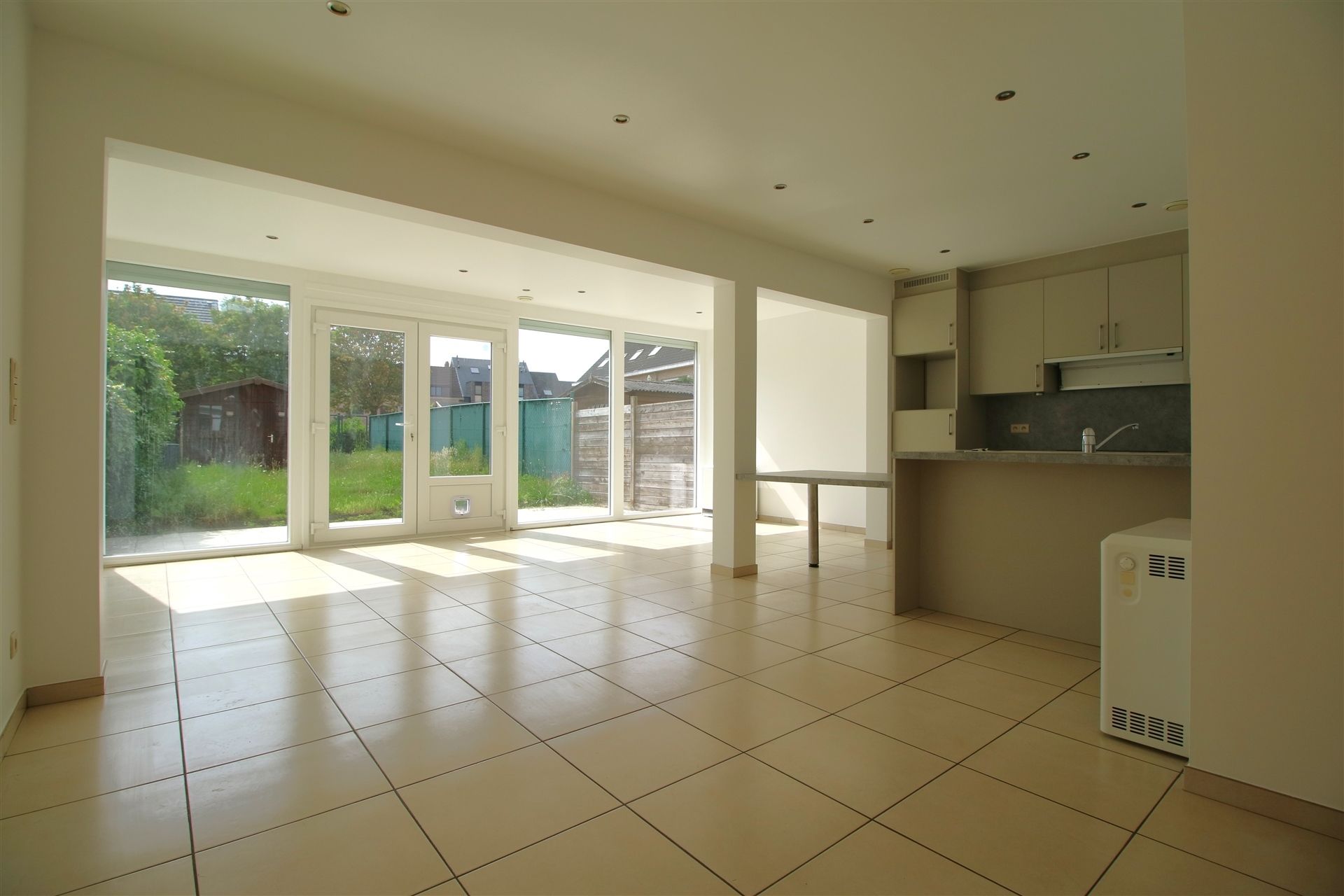 Woning met 4-5 slpk, tuin en garage foto 5