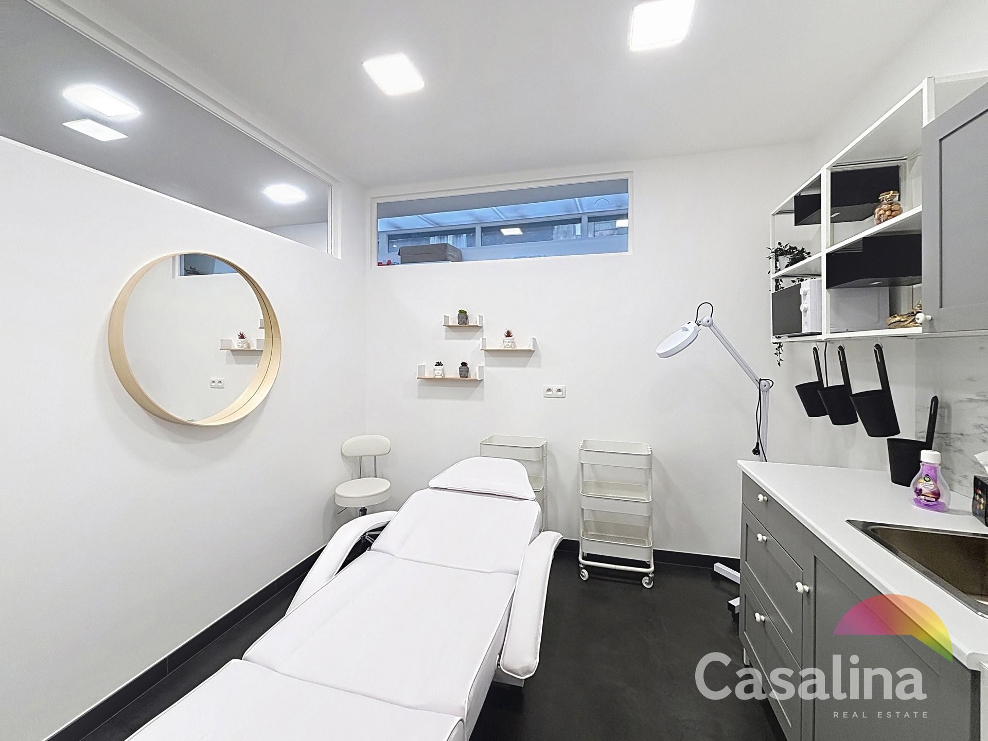 Moderne esthetische ruimte te huur foto 2