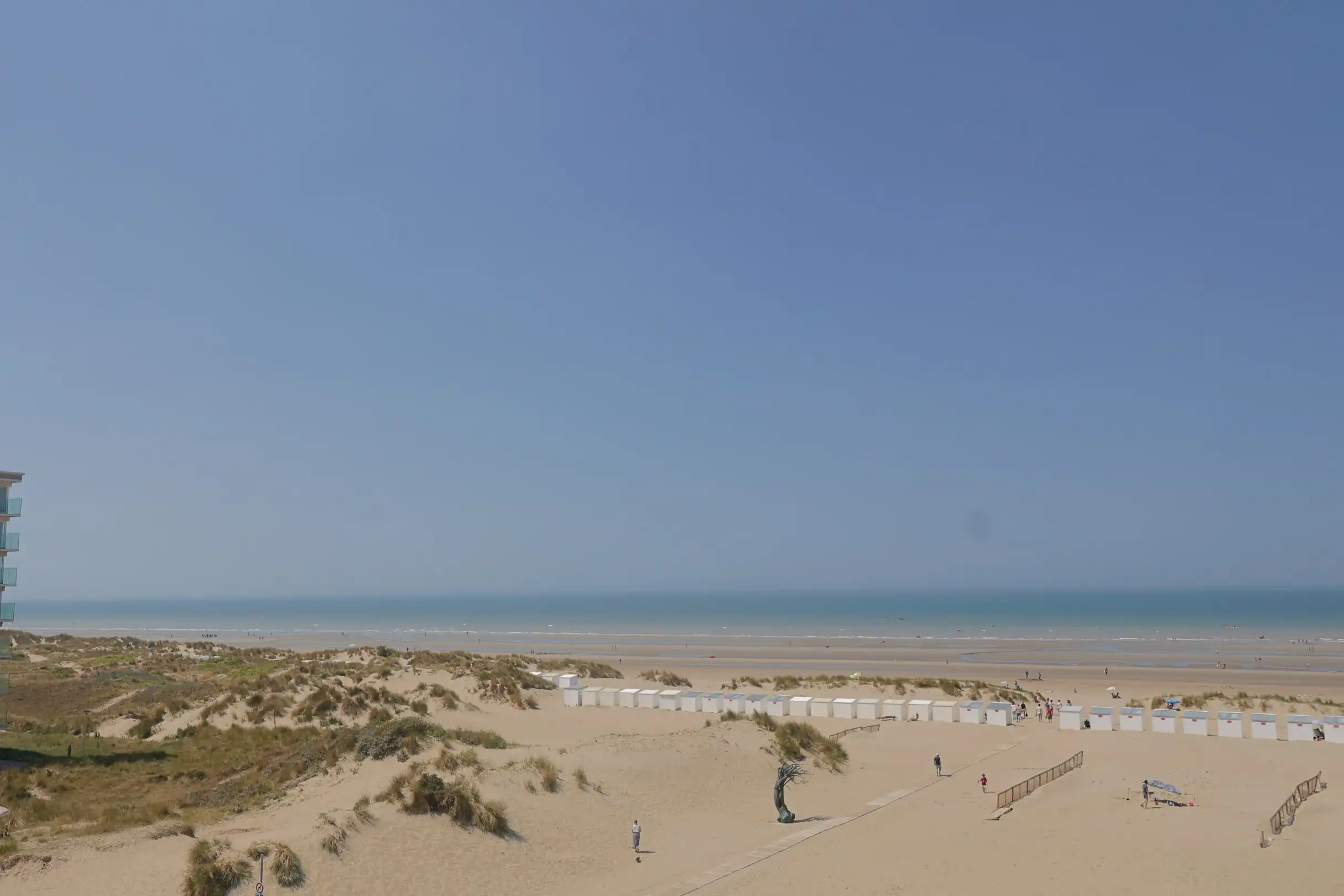 De res. Pure Sea: 7 luxe appartementen met frontaal zeezicht in Oostduinkerke.  foto 9