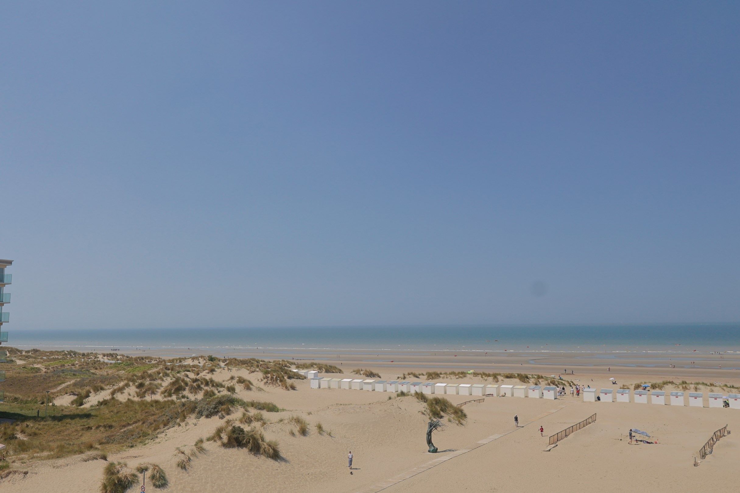 De res. Pure Sea: 7 luxe appartementen met frontaal zeezicht in Oostduinkerke.  foto 2