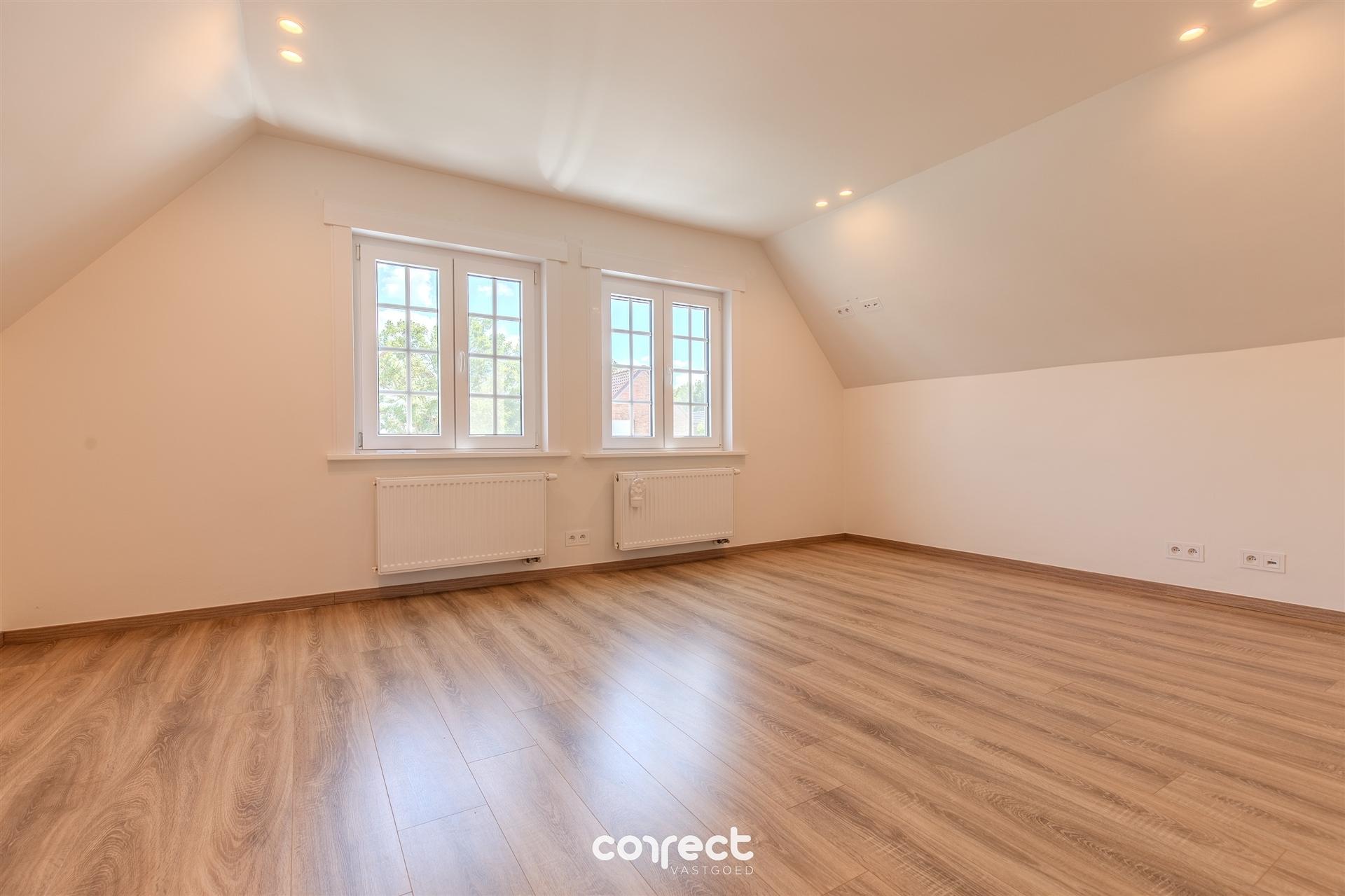 Modern halfopen woning te koop in hartje Oostduinkerke met 3 slaapkamers en diepe tuin foto 27