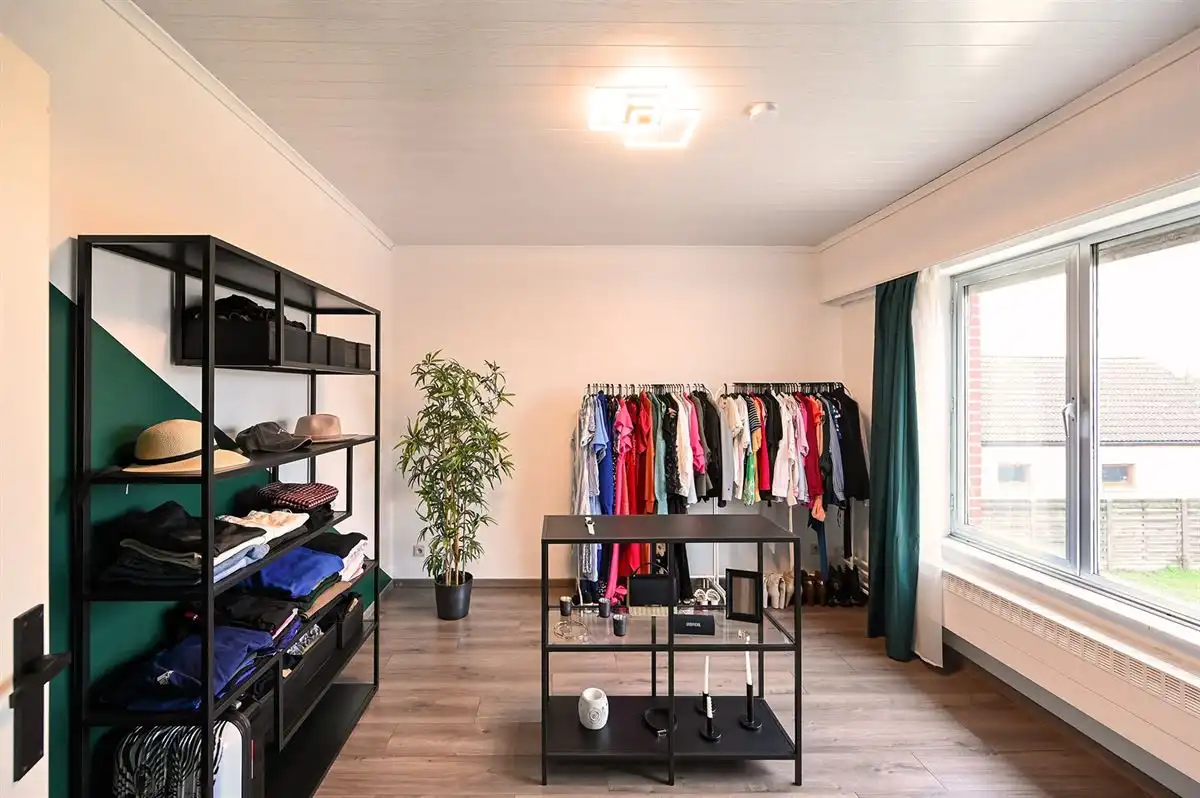 Ruime woning met 2 garages op 1400m² foto 11