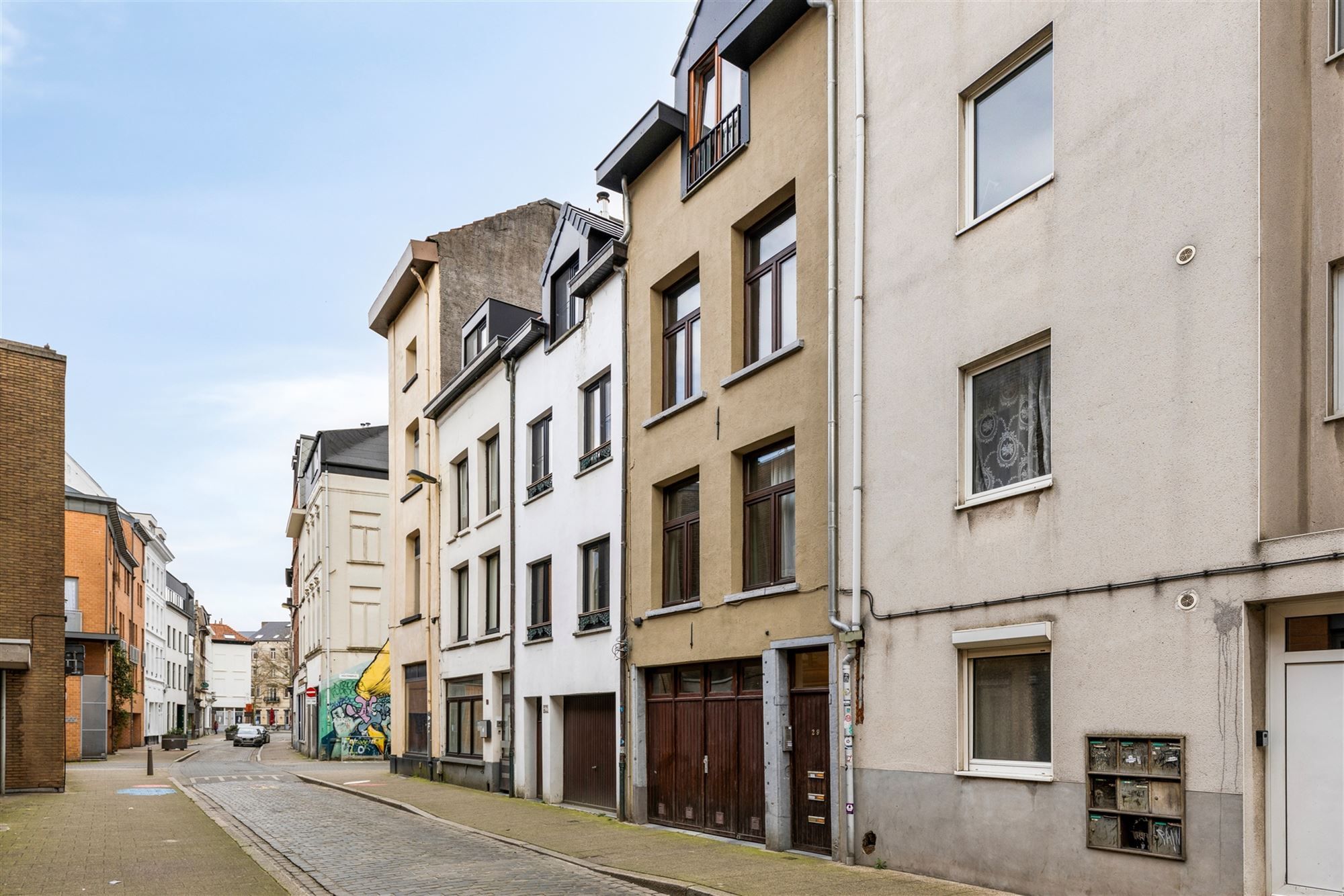 Opbrengsteigendom met garage en 3 studio's centrum Antwerpen foto {{pictureIndex}}