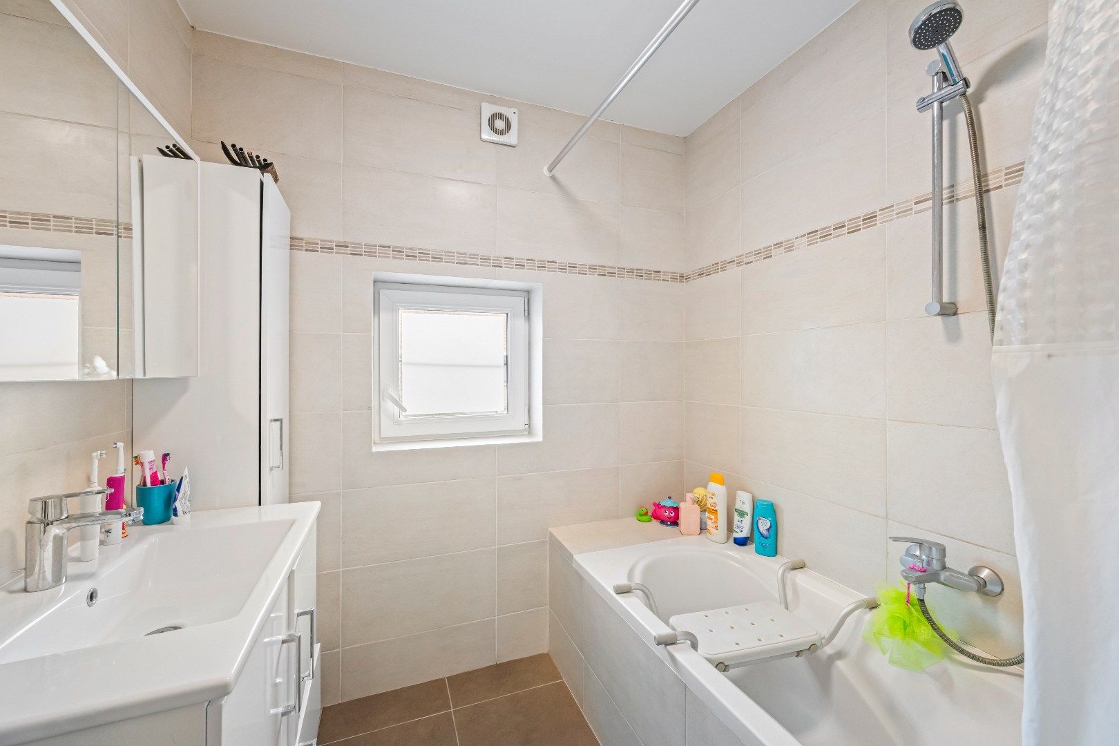 Goed gelegen gerenoveerd woonhuis foto 11