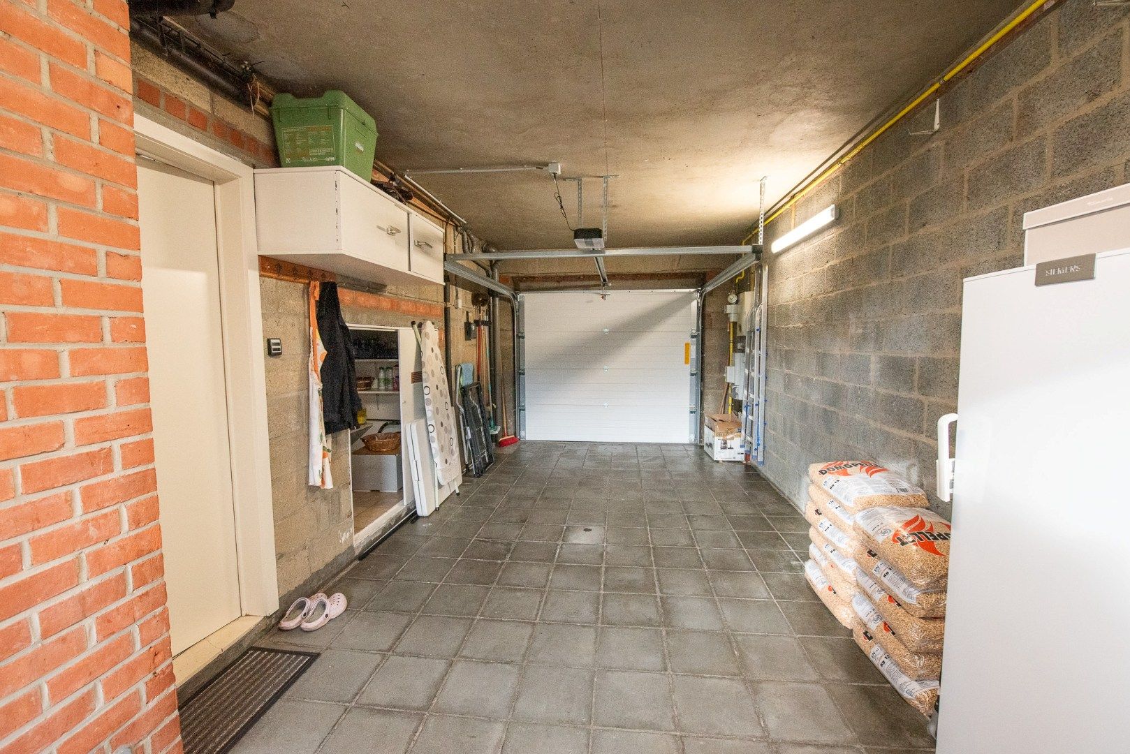 Goed onderhouden, halfopen woning met 4 slaapkamers op 438 m² in Zulte foto 7