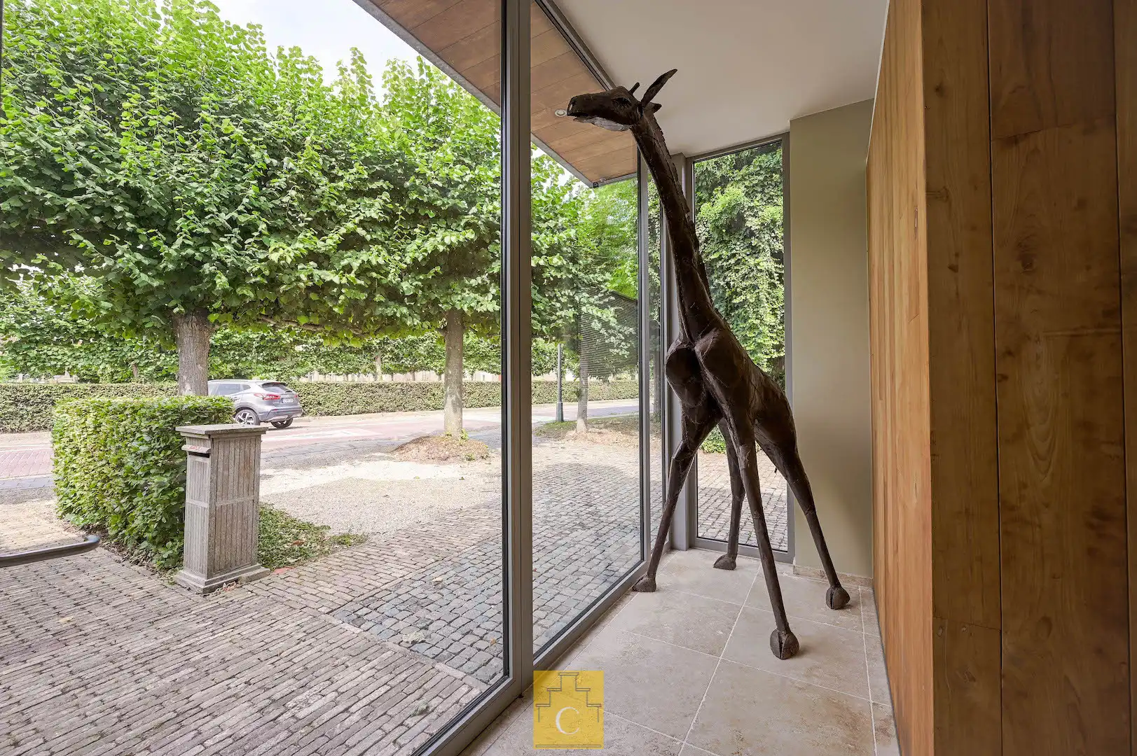 Een woning waar karakter en hedendaagse architectuur elkaar perfect aanvullen. foto 5