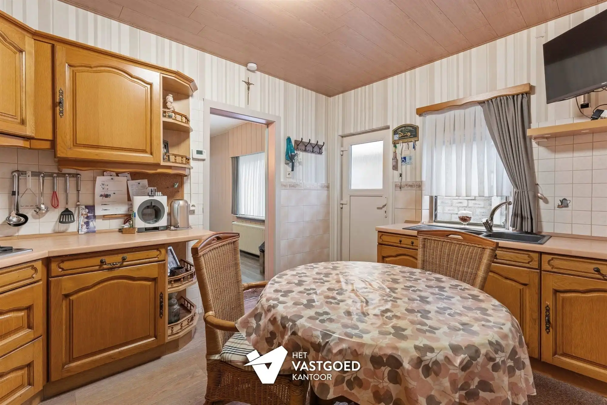 INSTAPKLARE, GELIJKVLOERSE WONING NABIJ CENTRUM foto 10
