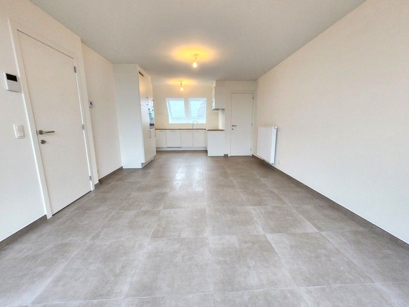 Luxueus nieuwbouwappartement met 2 slaapkamers en ruim terras TE HUUR in Harelbeke! foto 4