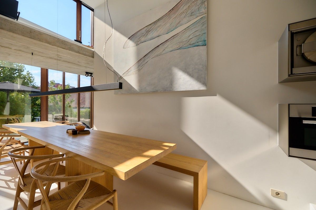 Buitengewone interbellum architecten-burgerwoning met tuin die omgevormd werd tot een hedendaagse luxueuze concept-woning. foto 24