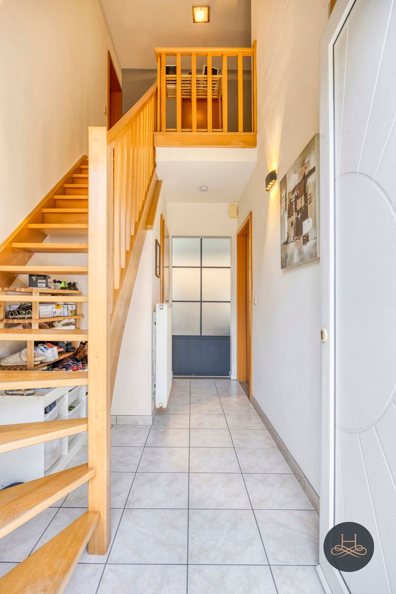 Rustig gelegen, zuinige, moderne open woning met ruime tuin foto 3