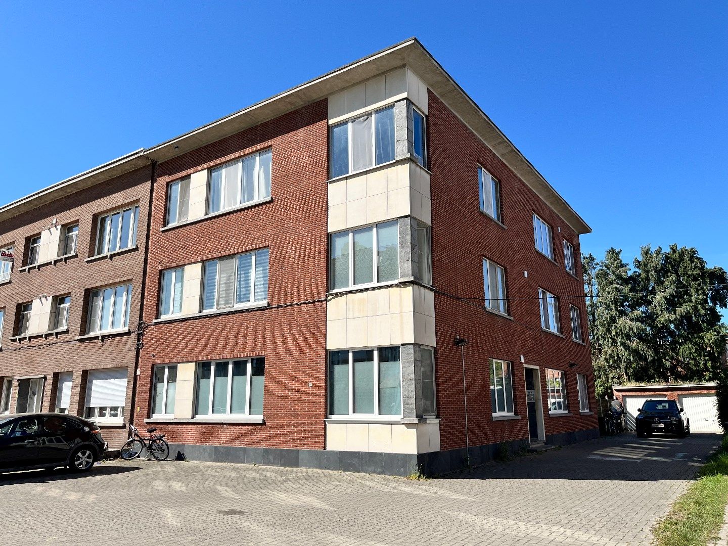 Hedendaags 1-slp appartement te Mortsel foto {{pictureIndex}}