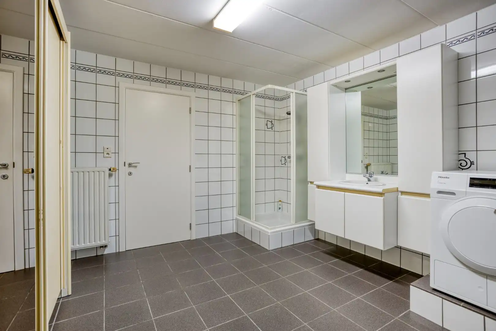 Landelijk en stijlvol wonen in alle rust – Ruime villa met fraai aangelegde tuin foto 23