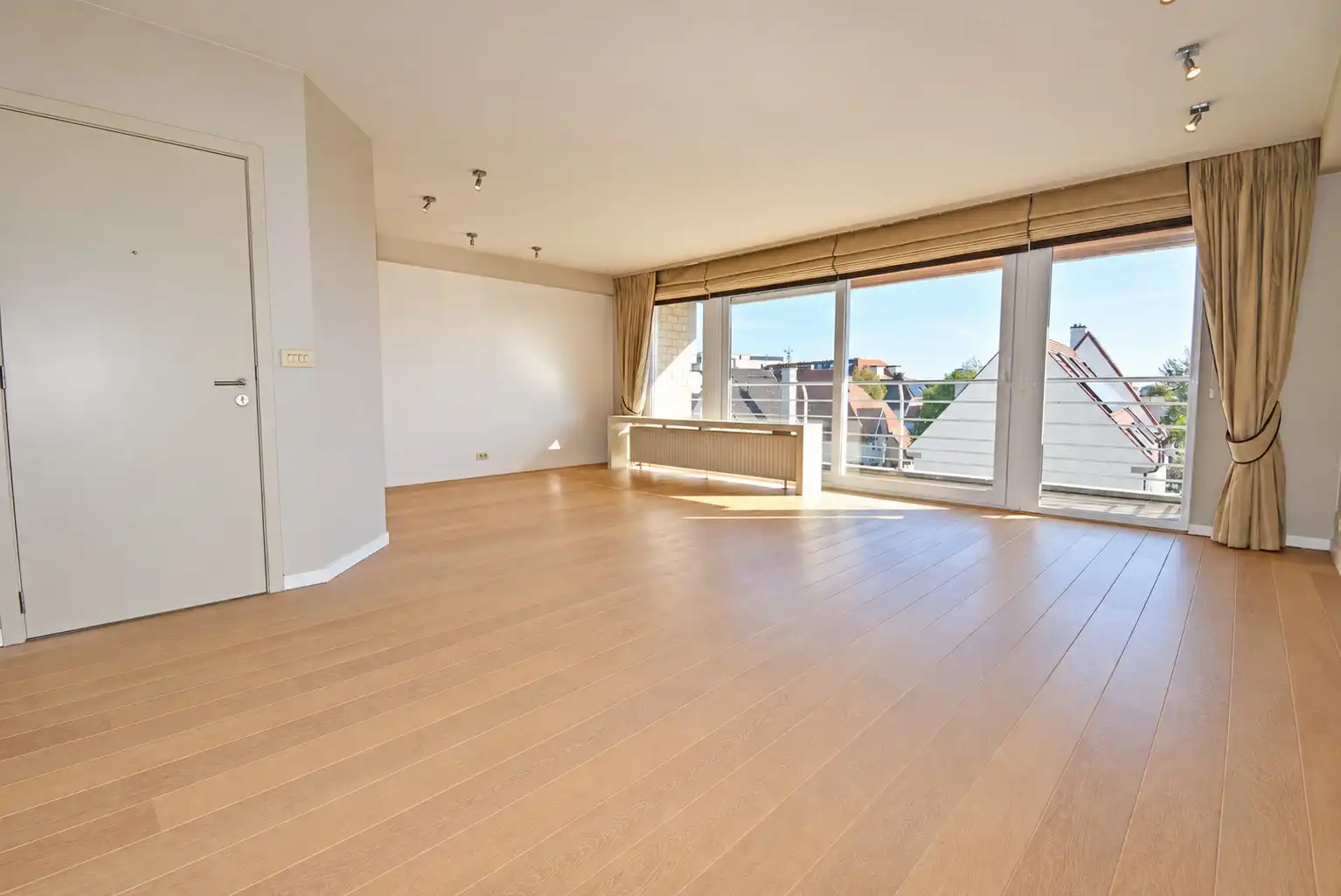 Prachtig onderhouden appartement op toplocatie vlak bij de zeedijk! foto 3