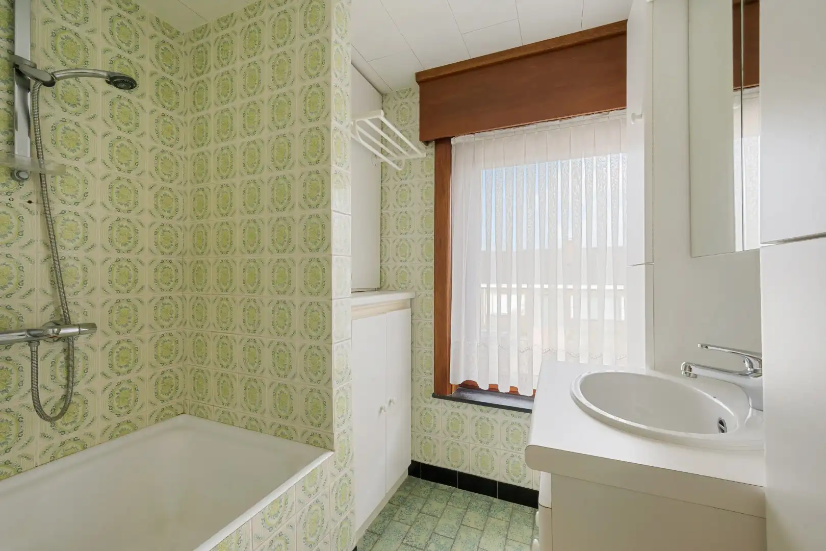 Woning met 4 slaapkamers, tuin, garage en oprit in Dadizele foto 15