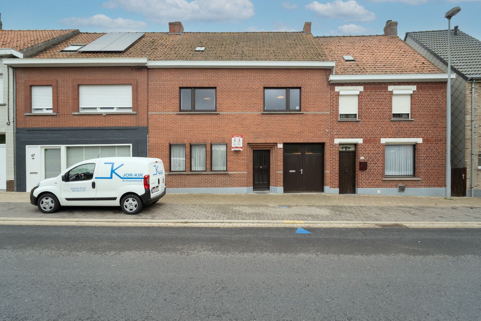 RUIME WONING MET GARAGE EN UITWEG  foto 1