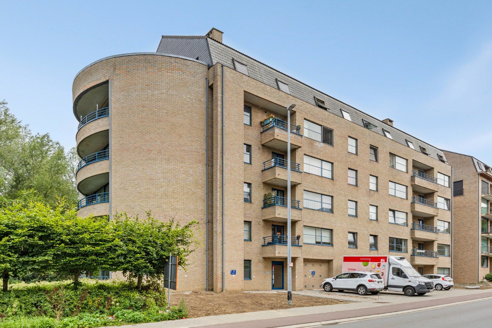 Goed gelegen 2-slaapkamerappartement – EPC 109 kWh/m² - bewoonbare opp. 112 m² foto 2