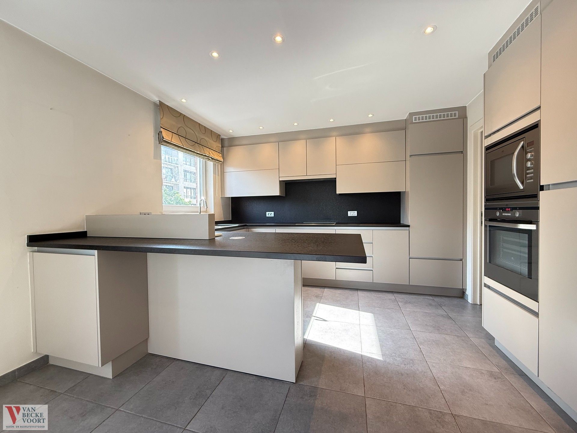 3-slaapkamer appartement met royale indeling foto 4