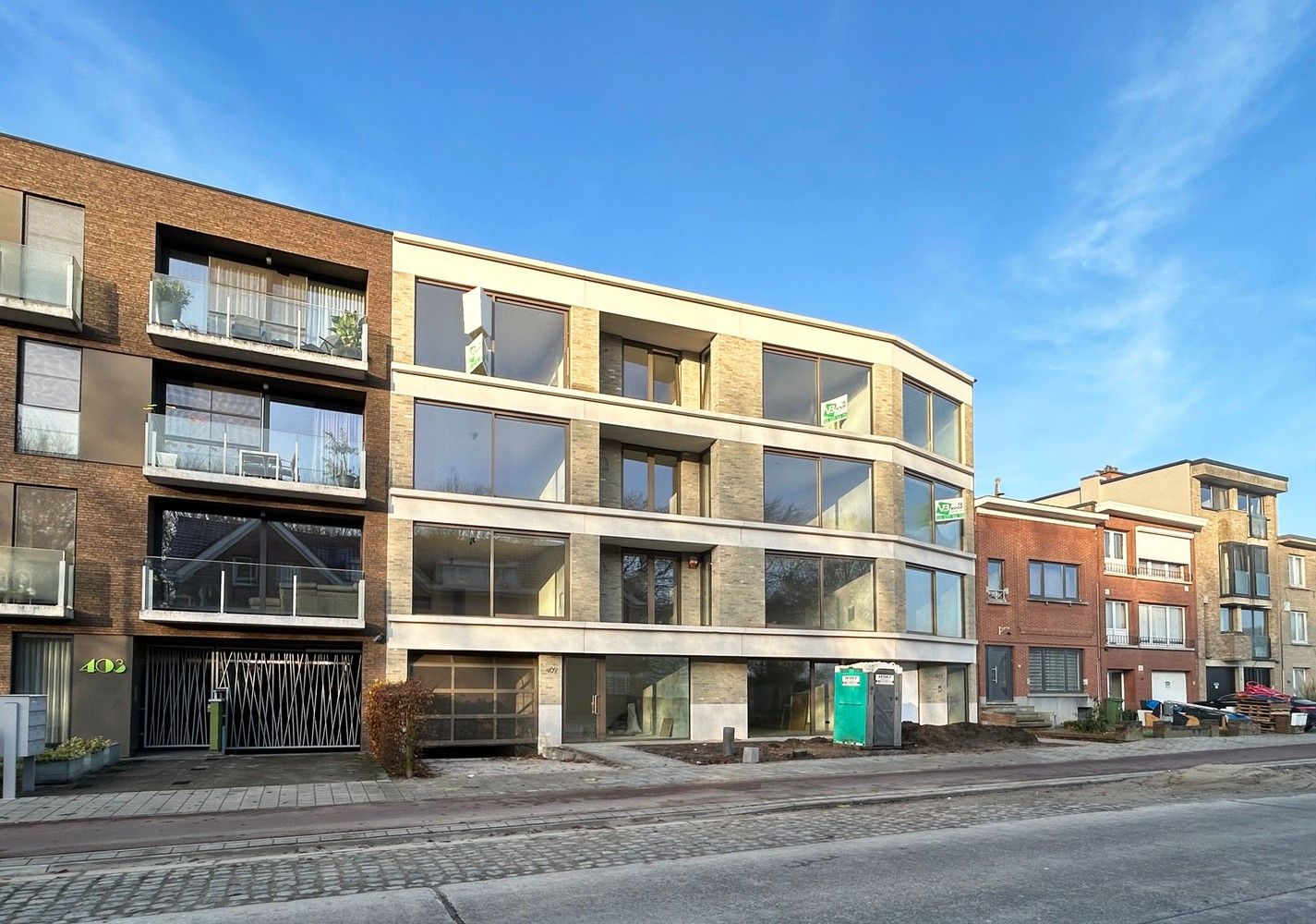 Licht en functioneel appartement (+/- 92 m²) met 2 slaapkamers en west georiënteerd privatief terras! foto {{pictureIndex}}