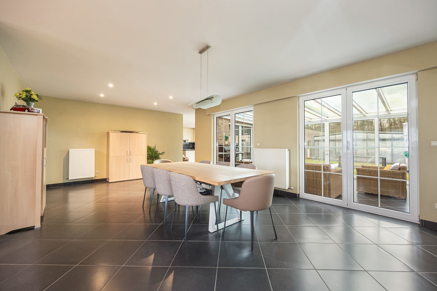 Energiezuinige villa met 5 slaapkamers en ruim bijgebouw op een perceel van 1.240m². foto 4