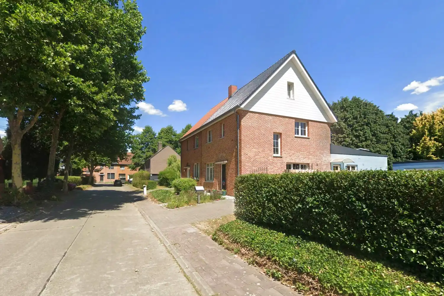 Degelijk gerenoveerde woning met minstens 5 slaapkamers en aangename tuin foto 29