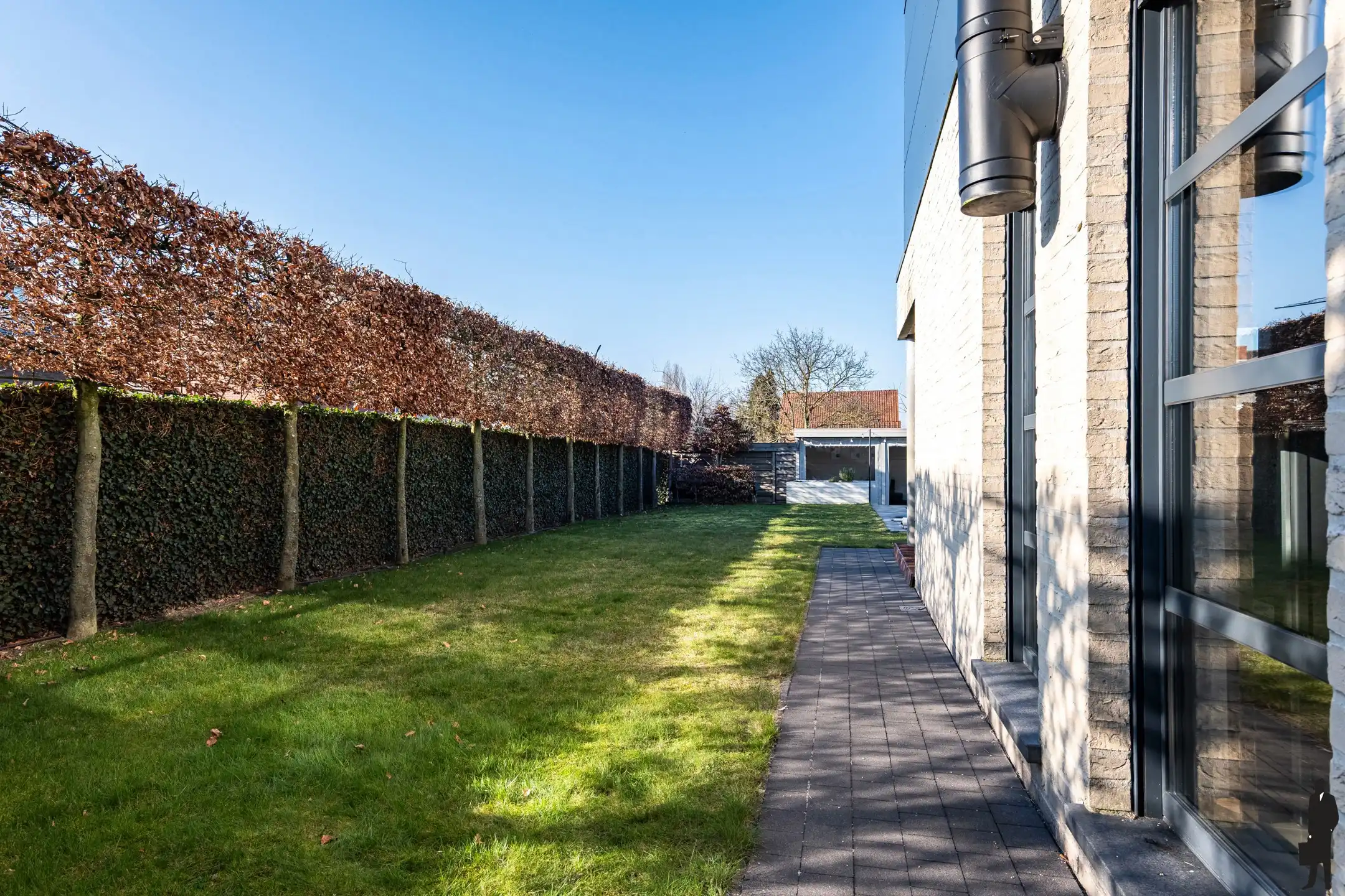 Hoogwaardig afgewerkte, ruime, recente woning met 5 slpk. foto 2