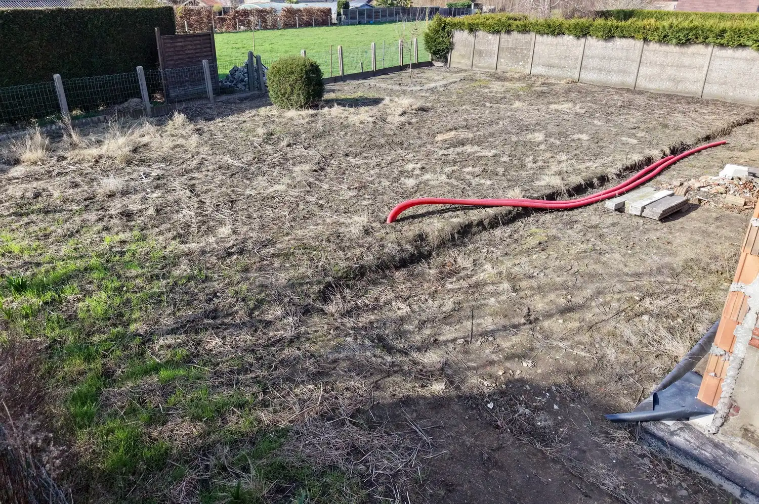 Ruim perceel grond op een rustige ligging! foto 4