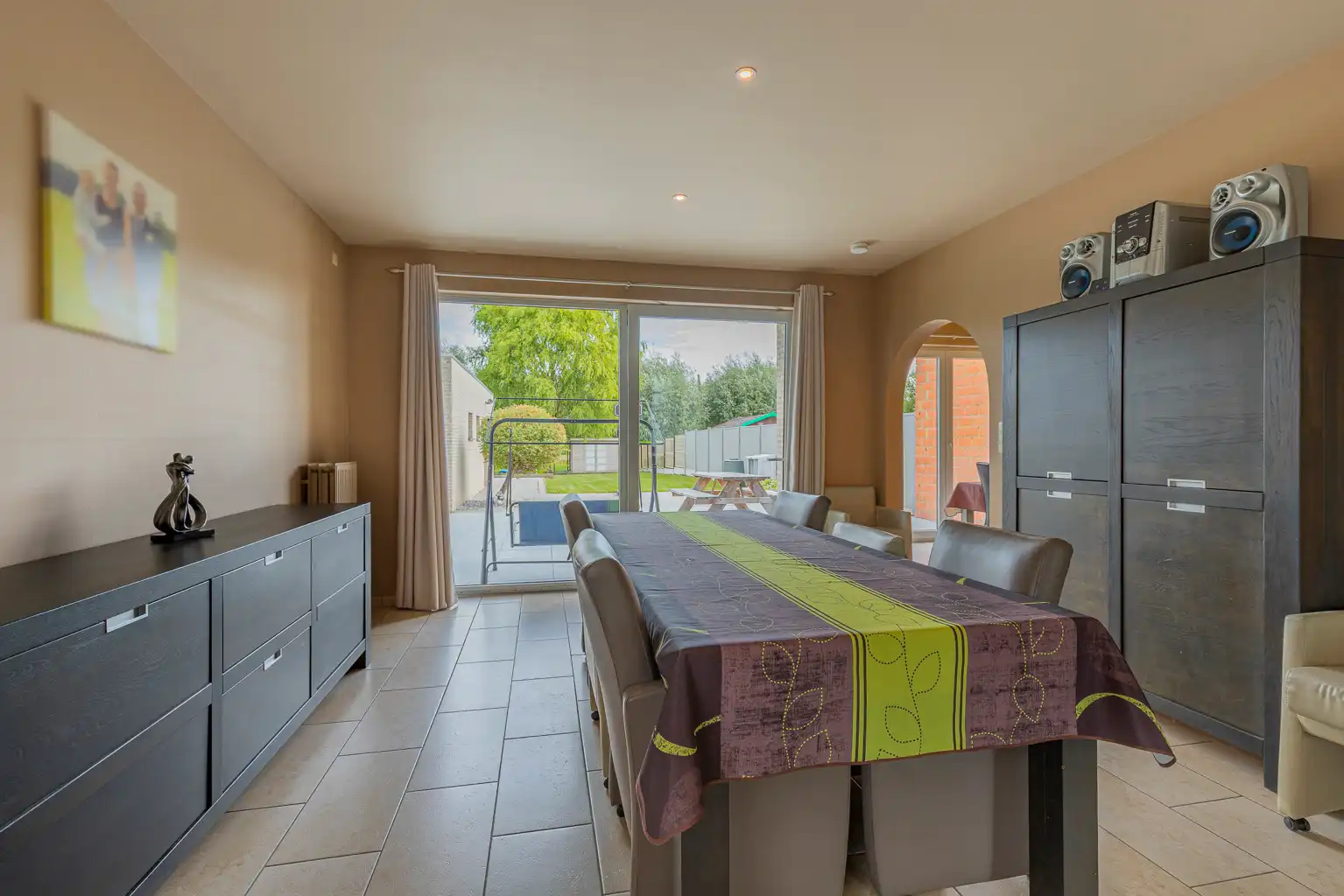 Instapklare gezinswoning met 4 slaapkamers! foto 2