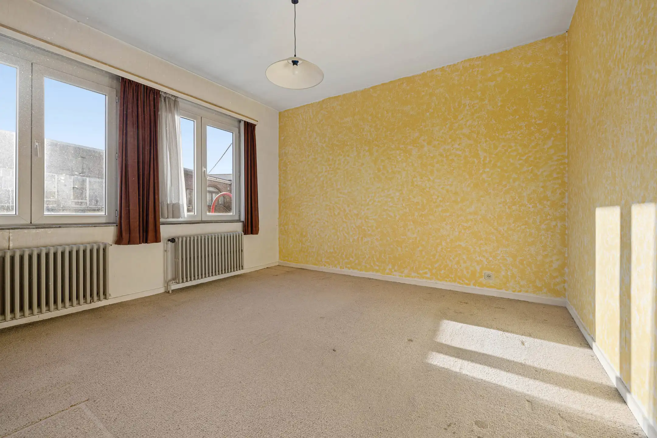 Huis met “mooie verdieping”: 2 slaapkamers + studeerkamer foto 13