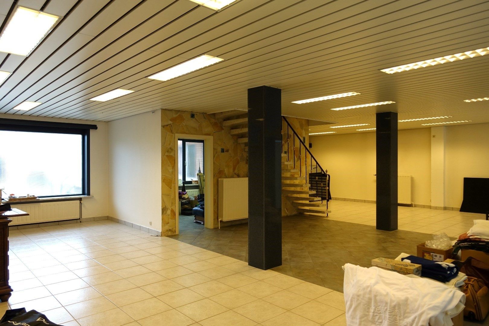 Op te frissen handelspand met woonst en garages op een uitstekende locatie in centrum Oudenburg foto 8