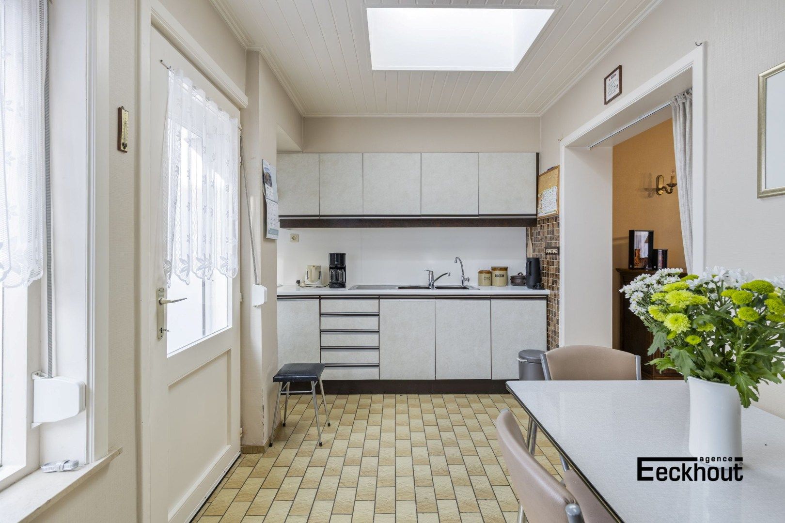 Zeer verzorgde rijwoning op een gunstige ligging te Oostende! foto 10