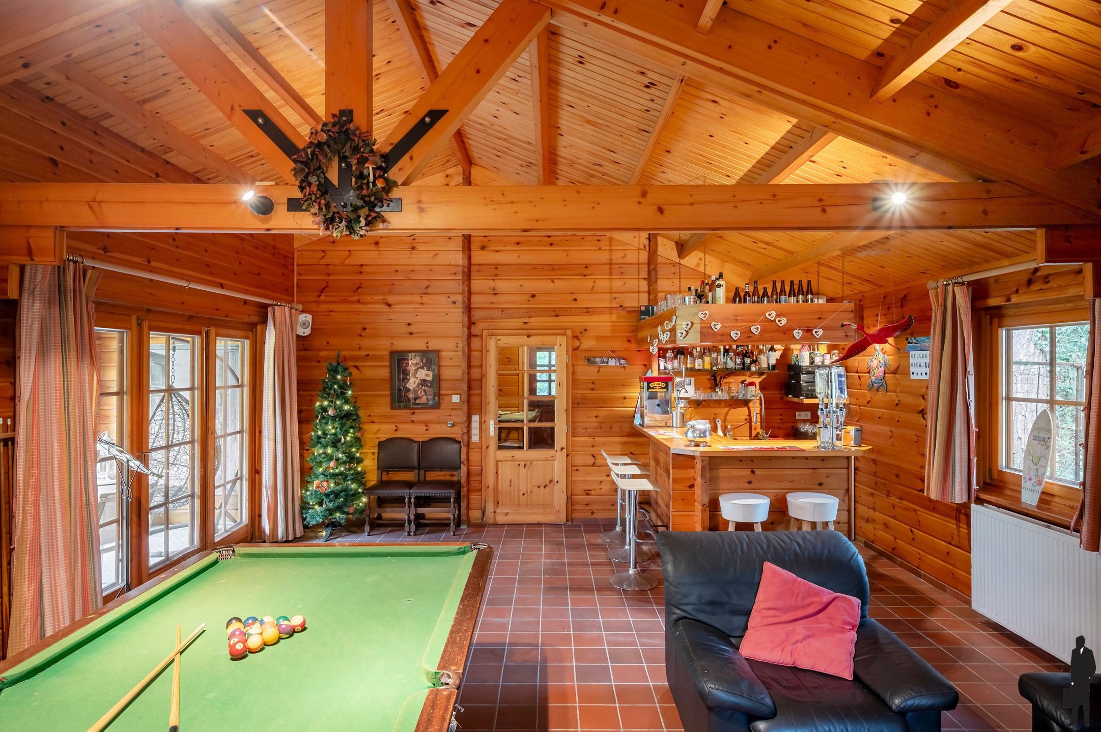 Topgelegen villa met zwembad en paddock!  foto 30