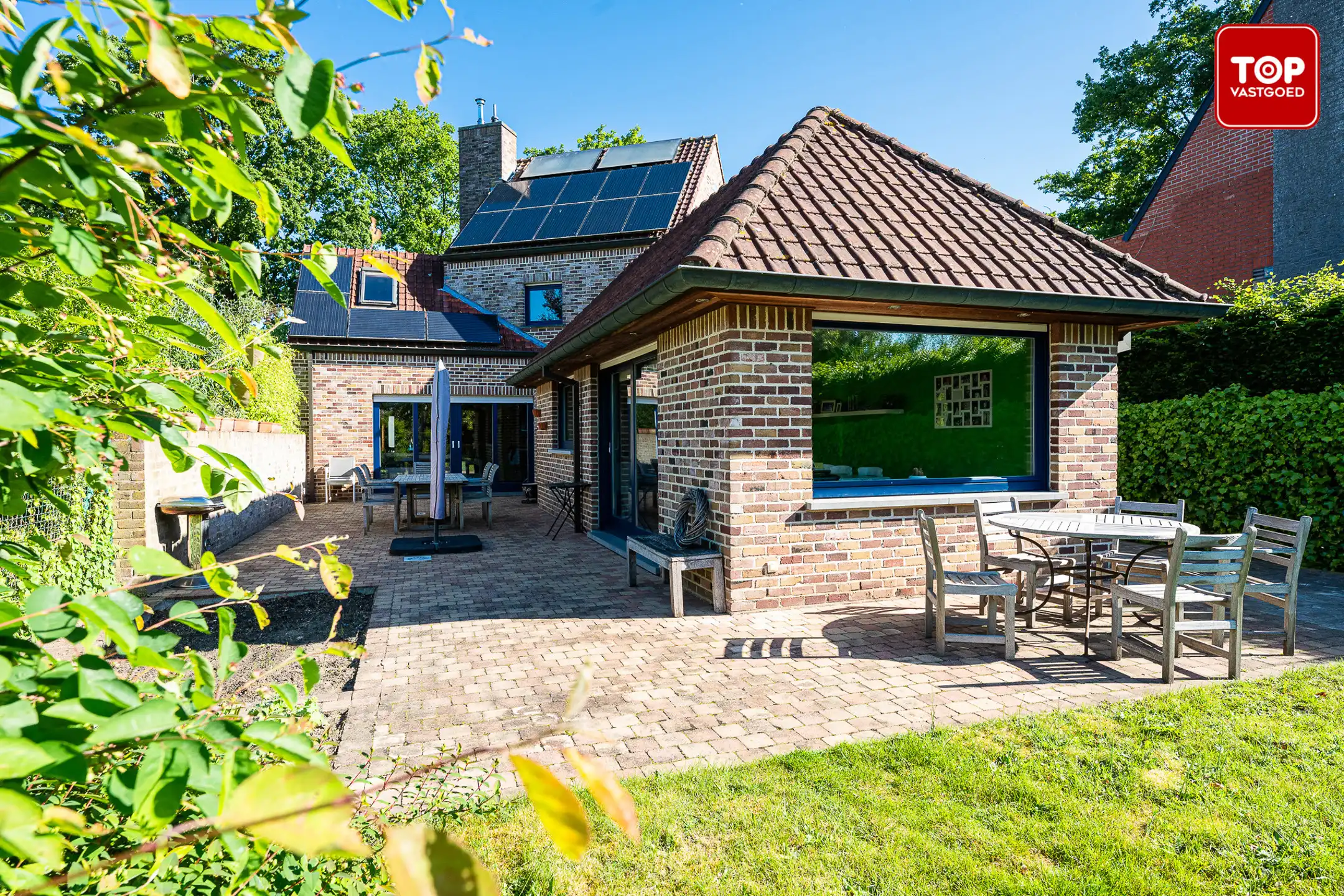 Rustig gelegen woning met zonovergoten tuin in Vinderhoute foto {{pictureIndex}}