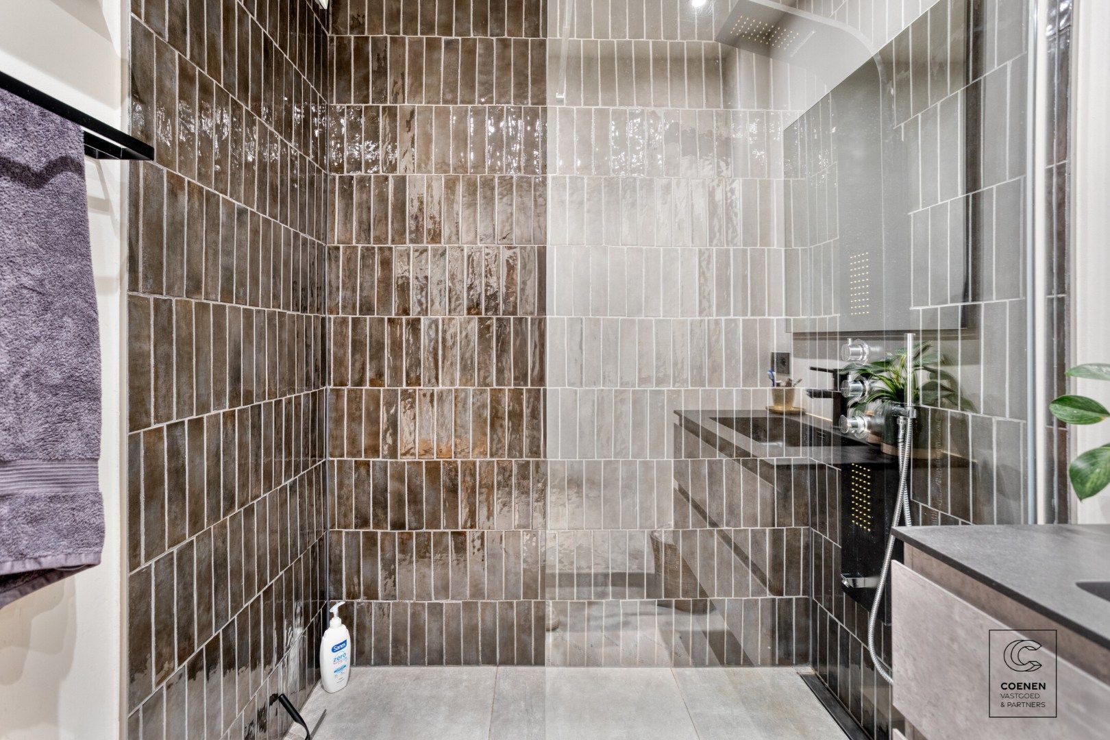 Stijlvol gerenoveerd appartement met 2 slaapkamers & zonnig terras op toplocatie te Berchem foto 18