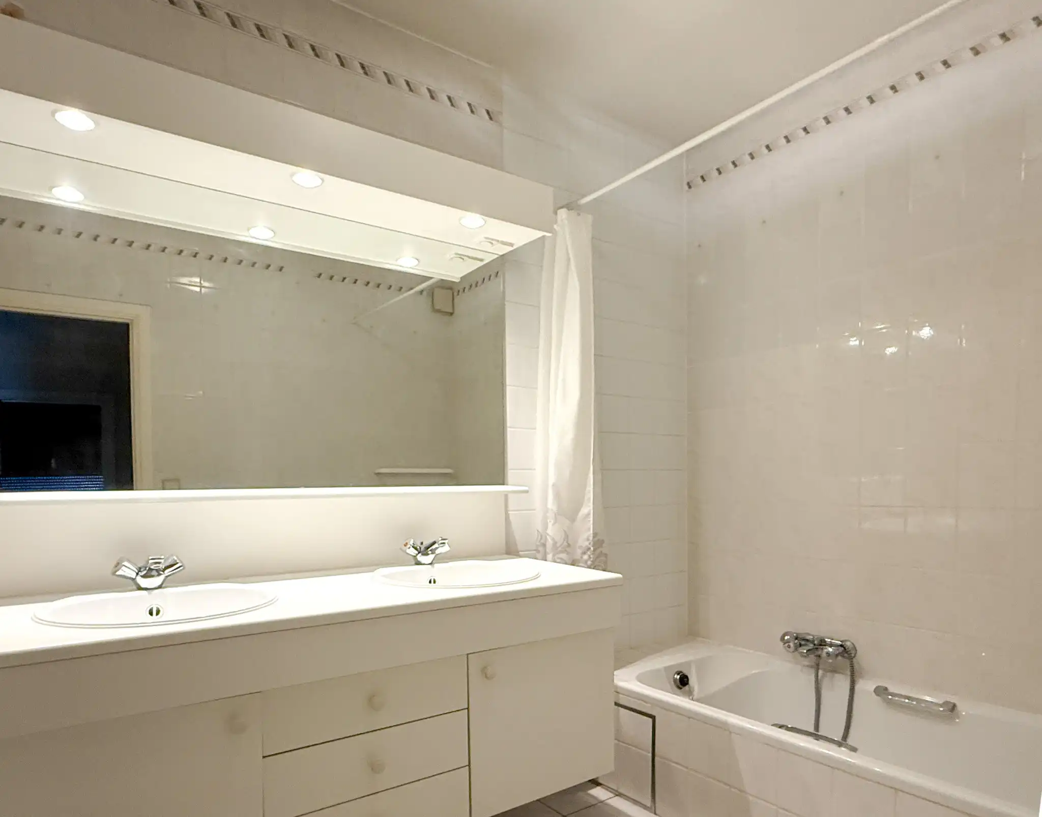 Appartement met twee slaapkamers en twee terrassen in het centrum van Beveren foto 6