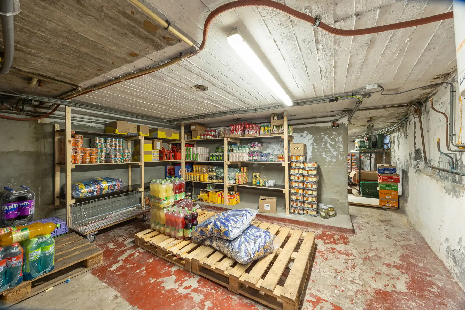Gerenoveerd handelspand (110m²) met kelderverdieping (ca60m²) foto 12