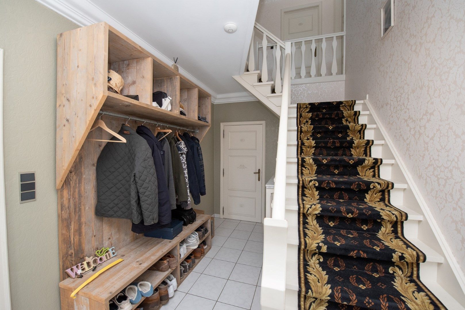 Ruime gezinswoning TE KOOP  op 1307 m² met uitstekende ligging en groot potentieel. foto 7