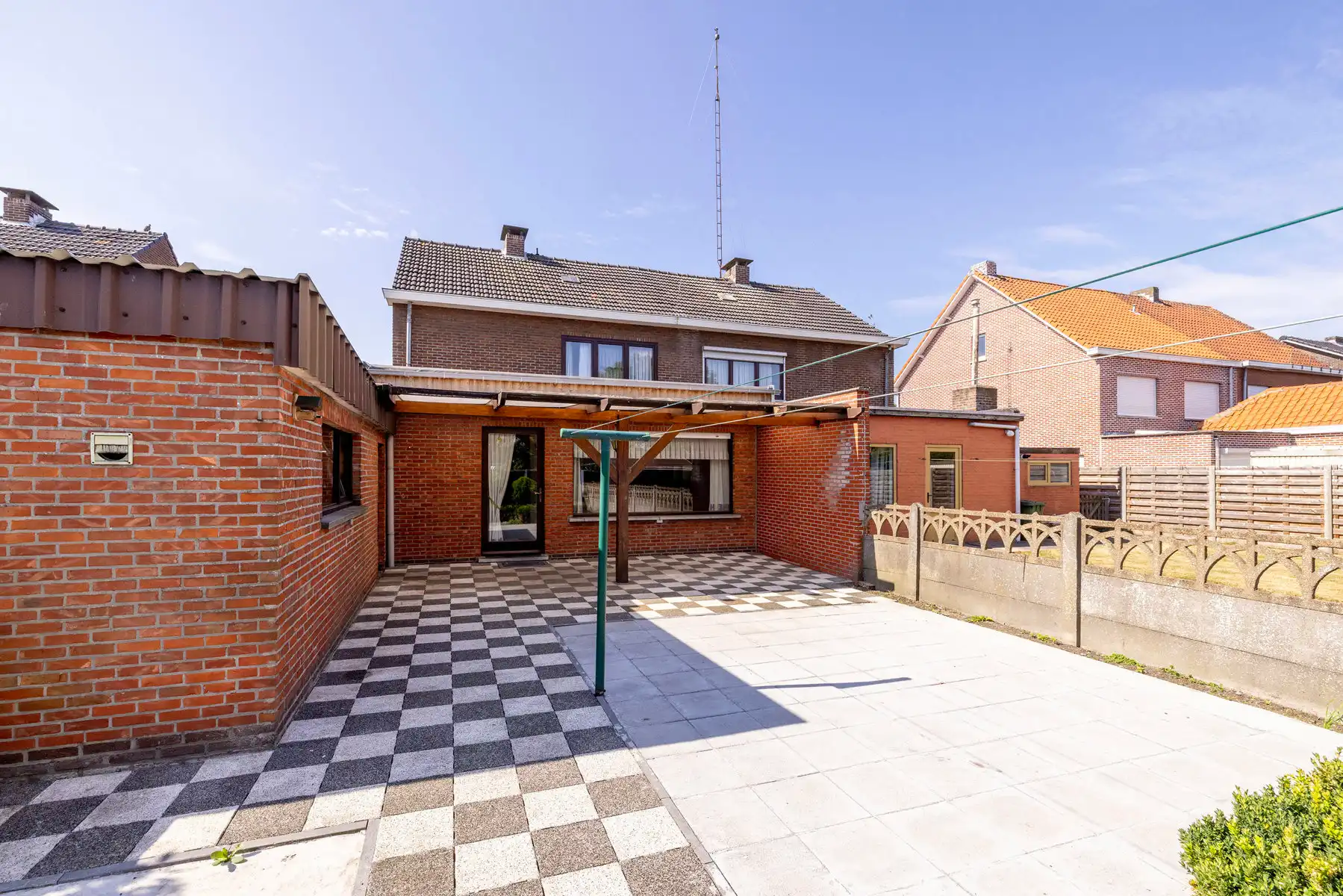 Op te frissen woning met 3 slpks, garage en gezellige tuin foto 22