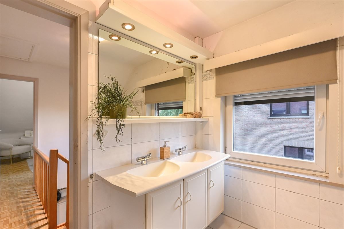 Mooi en perfect onderhouden halfopen woning te Stabroek foto 24