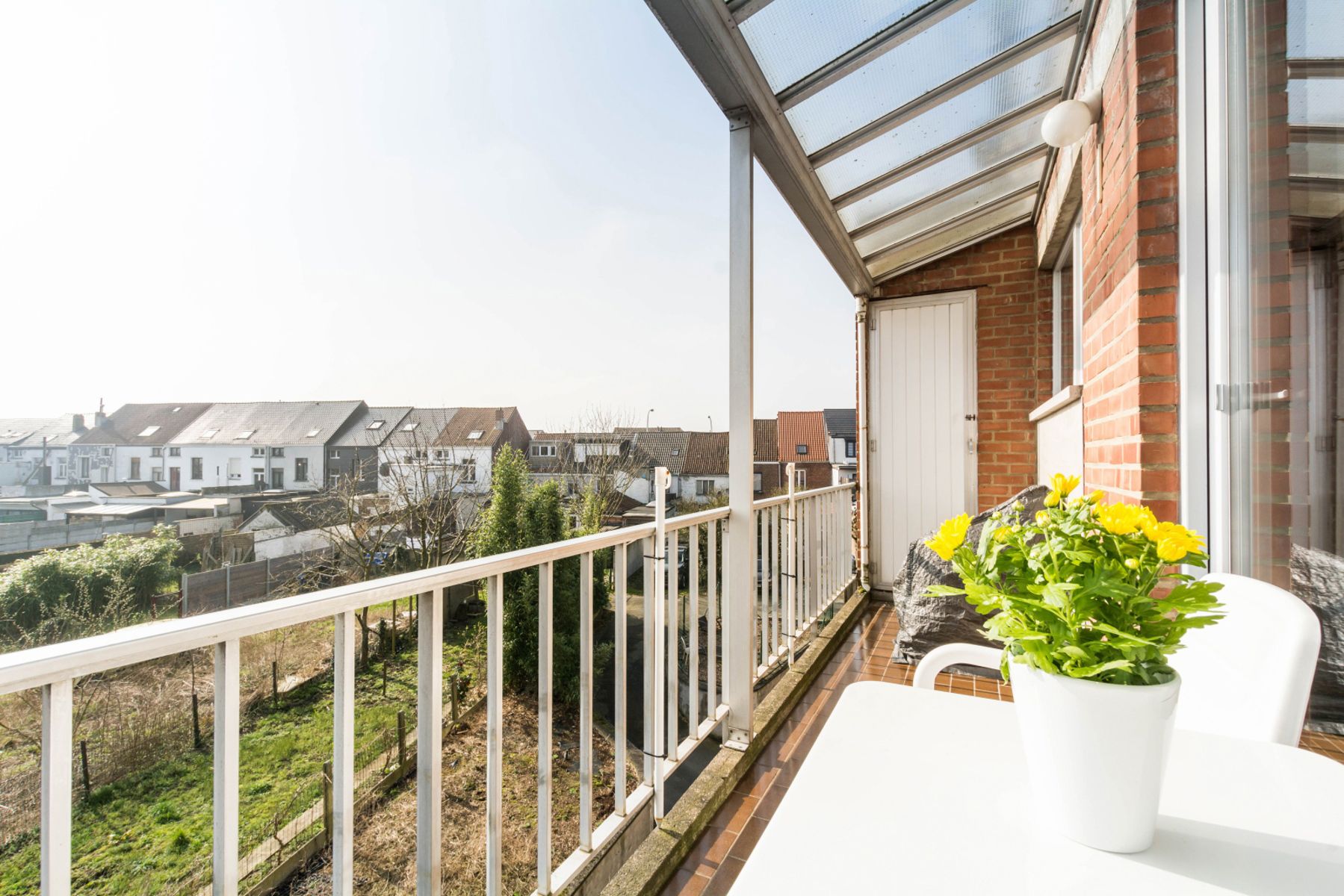 Instapklaar appartement met terras, ruime garage en kelder foto 10