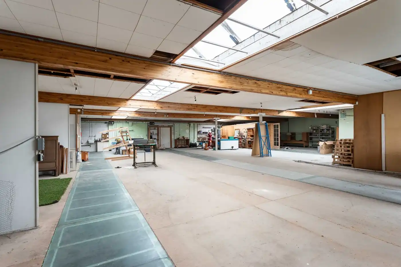 Veelzijdige eigendom met woonst, magazijnen en loft in Bissegem foto 35