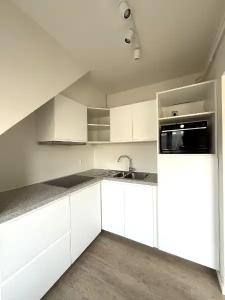 Rustige gelegen gerenoveerd appartement met terras foto 6