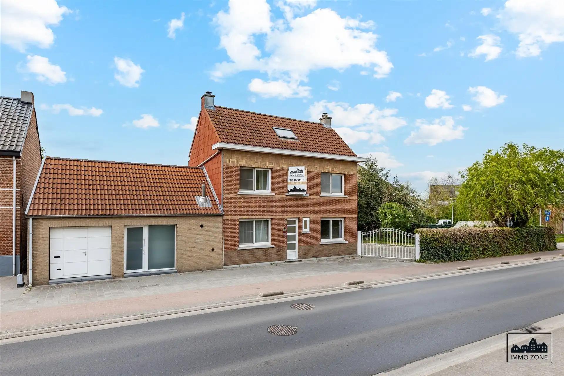 Hoofdfoto van de publicatie: Ruime woning met tuin en garage in Hamme
