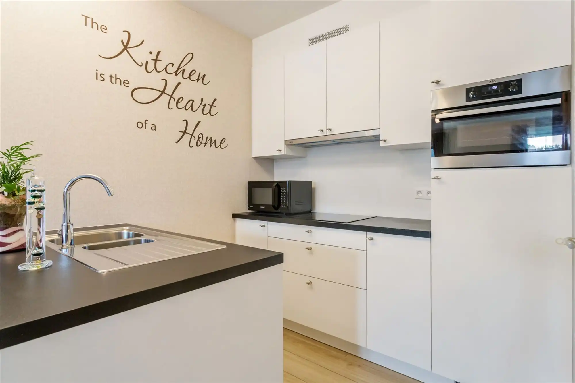 RECENT GELIJKVLOERS APPARTEMENT MET BIJHOREND TERRAS EN RUIME PRIVATE TUIN GELEGEN TE MEERHOUT foto 12