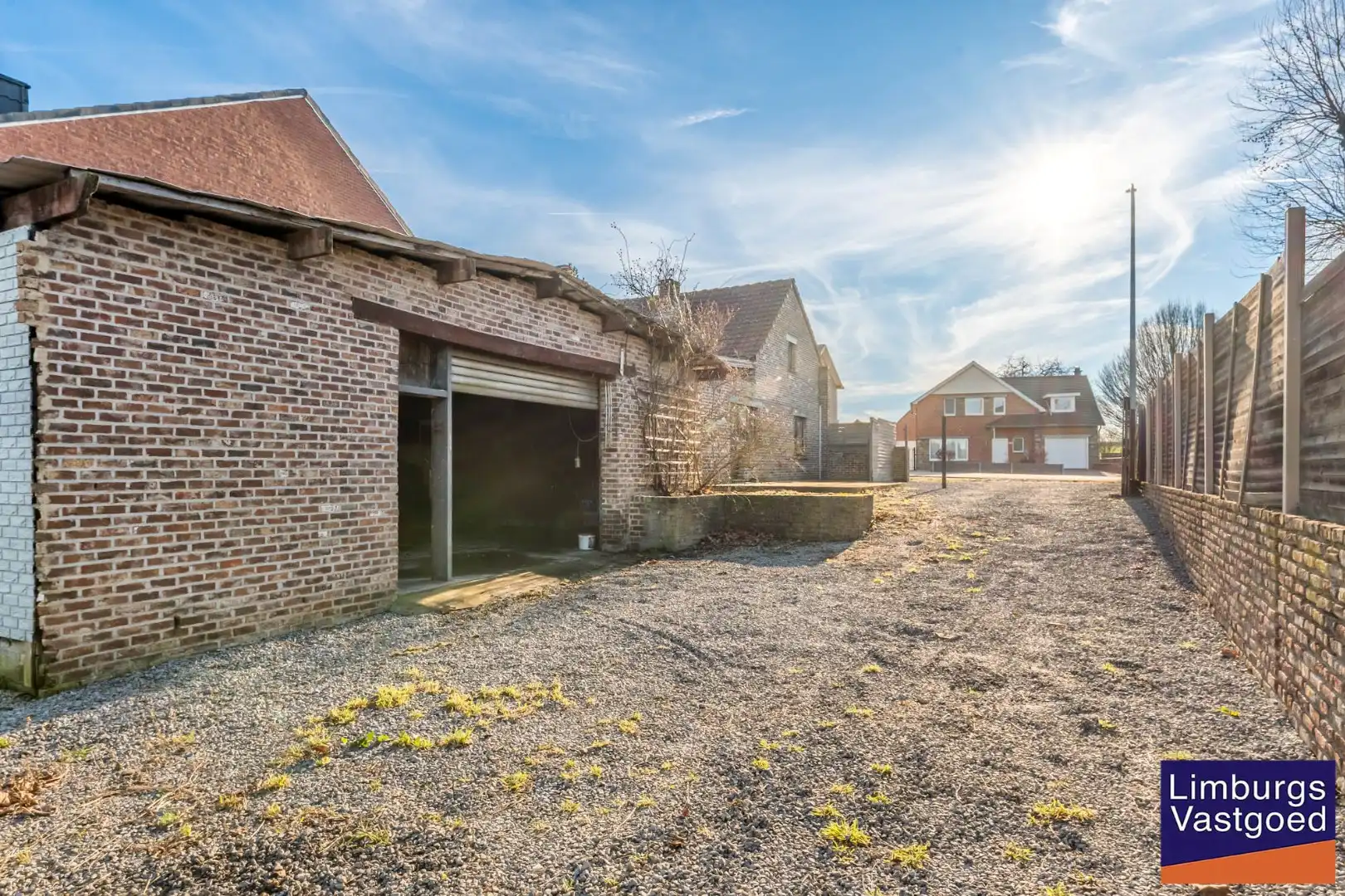 Instapklare woning met ruime loods/werkplaats, 11a 77ca foto 16