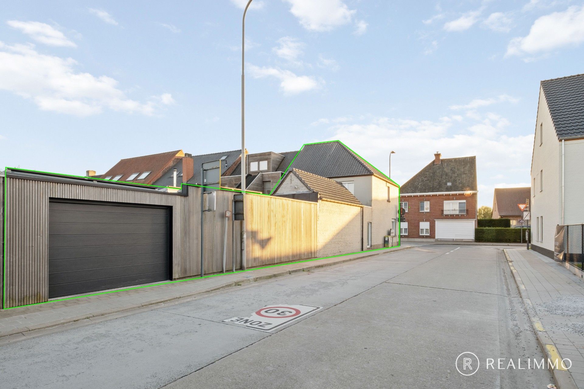 Instapklare hoekwoning in centrum Desselgem foto 2