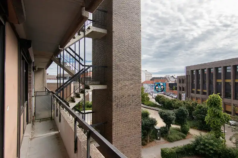 LICHT OP TE FRISSEN 2-SLAAPKAMERAPPARTEMENT MET GEMEENSCHAPPELIJKE PARKEERPLAATSEN VOOR BEWONERS OP TOPLOCATIE BINNEN DE KLEINE RING! foto 17