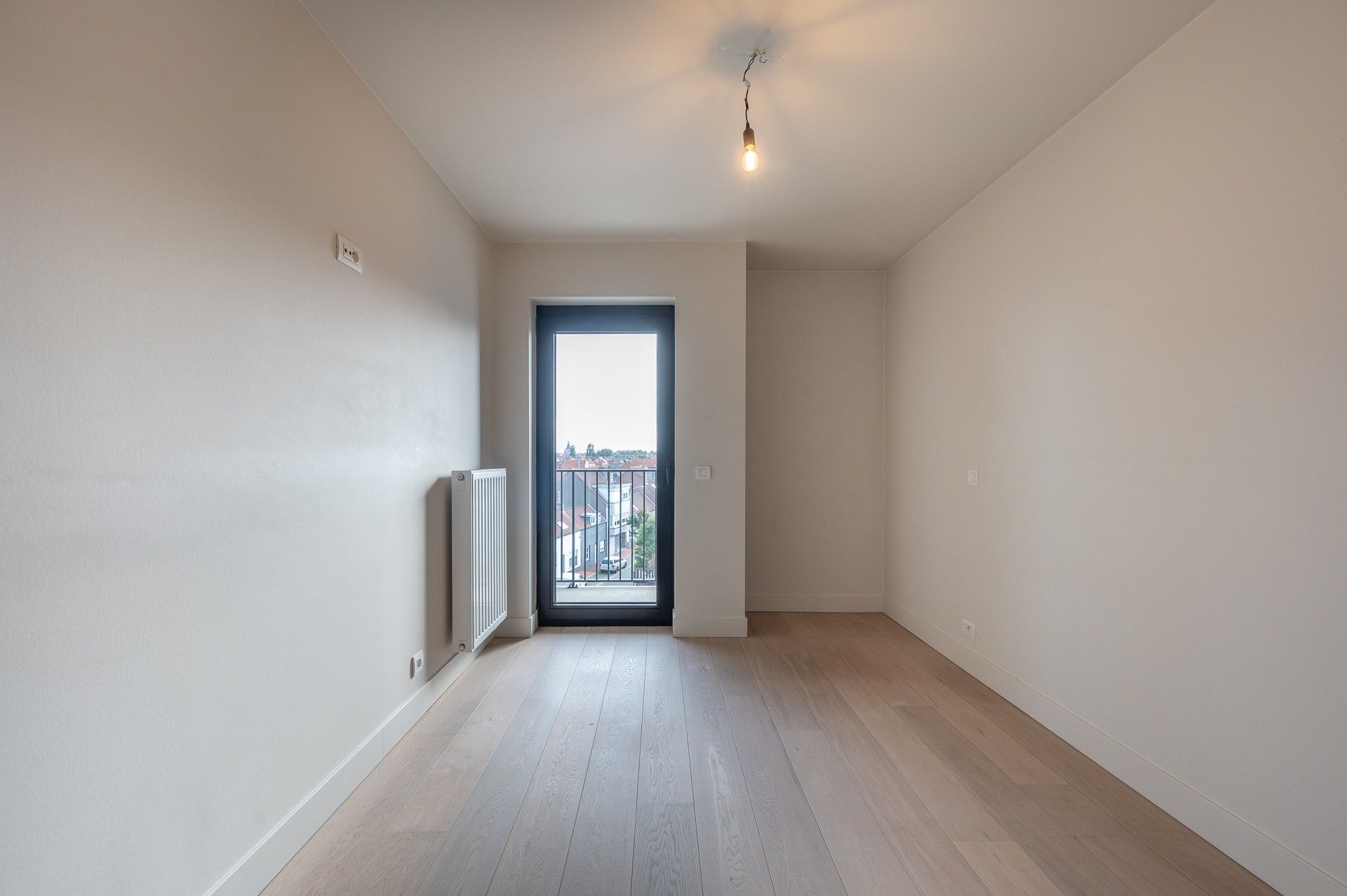 Ongemeubeld: instapklaar en recent appartement! foto 10